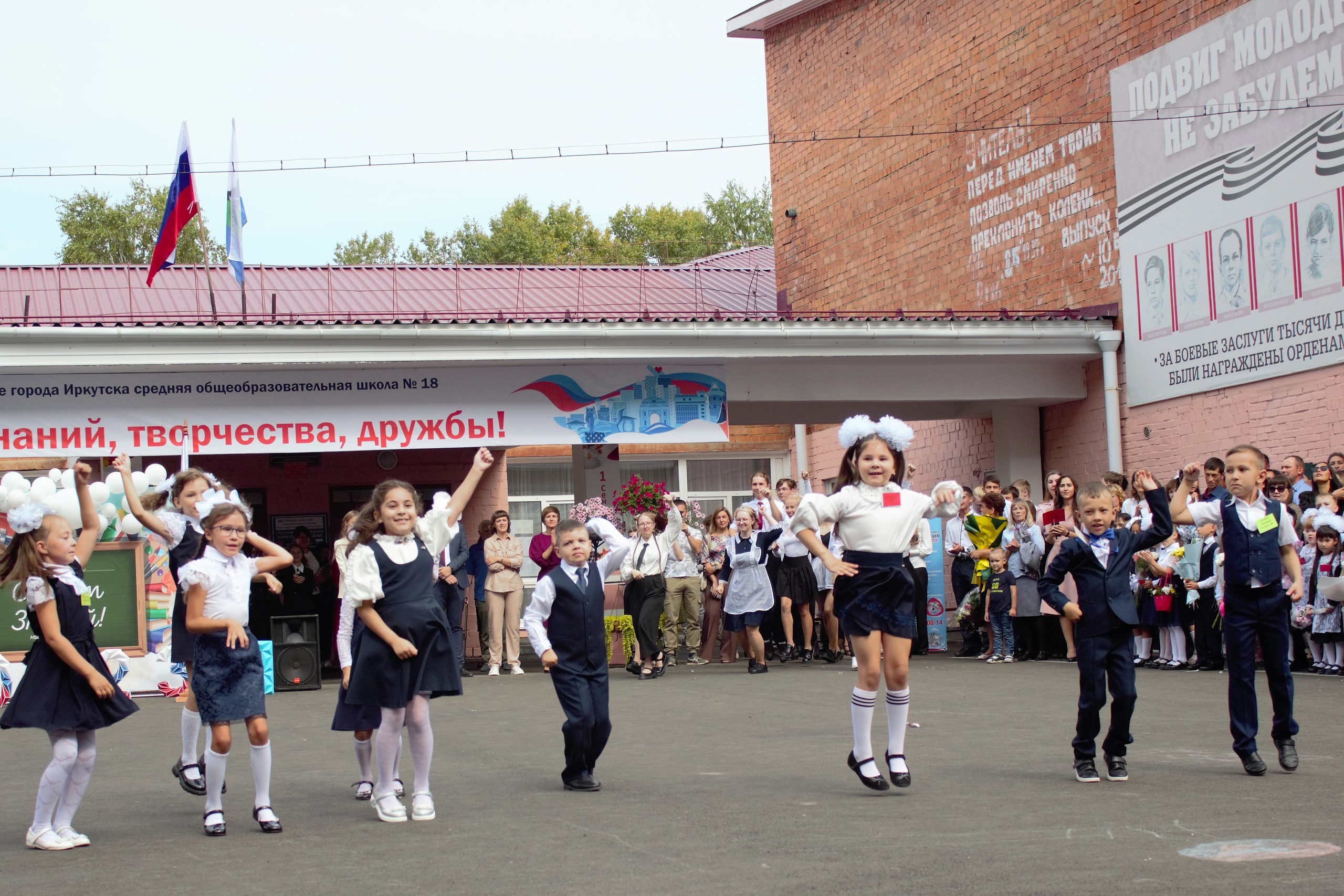 Обеспечение учащегося школьной формой.